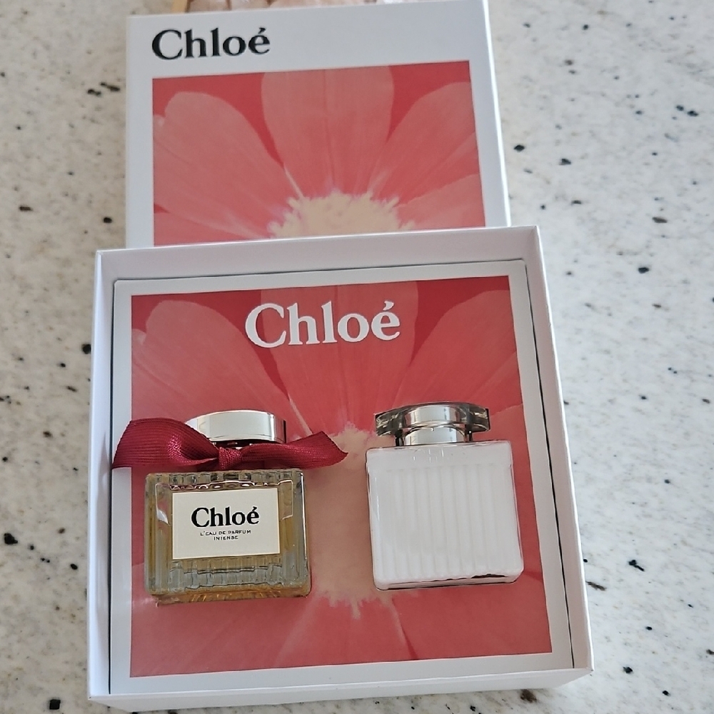 Chloe Women's Moisturizer & Body Oil Set - Red and White